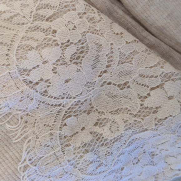 Anthropologie Bordeaux satin back Soft T - Picture 6 of 6